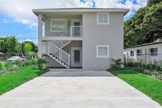 2924 NW 58th St in Miami, FL - Building Photo - Building Photo
