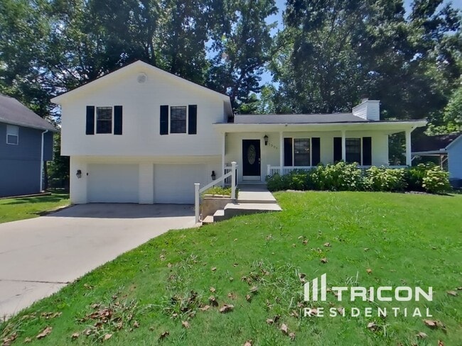 property at 1301 Fairridge Cir SW
