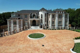 2415 Amber Leaf Ct in Cedar Hill, TX - Building Photo - Building Photo