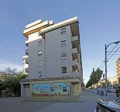 Bill Hennessey Place in Vancouver, BC - Building Photo - Building Photo