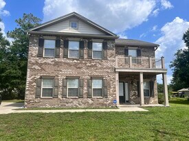 411 Serene Ct in Crestview, FL - Building Photo