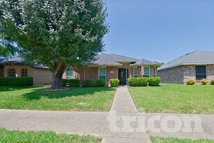 755 Catalina Dr in Lancaster, TX - Building Photo