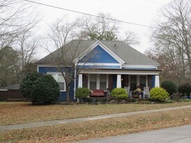 416 W Montgomery St in Villa Rica, GA - Building Photo