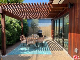 3836 1/2 Seneca Ave in Los Angeles, CA - Building Photo