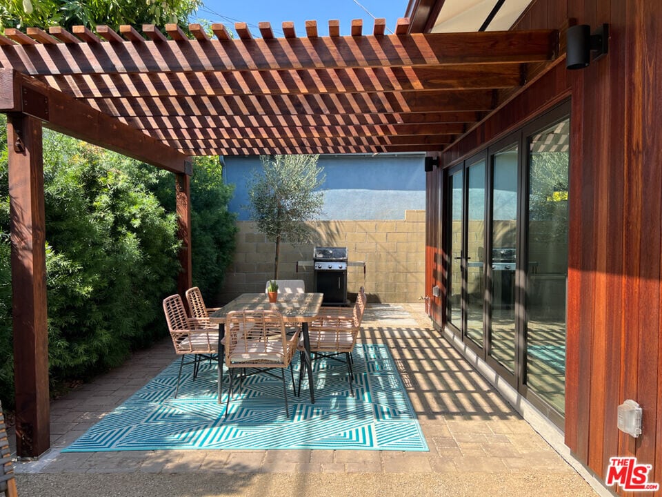 3836 1/2 Seneca Ave in Los Angeles, CA - Building Photo