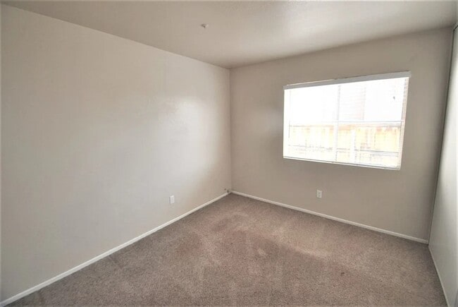 2731 W Dawnview Dr in Rialto, CA - Building Photo - Building Photo