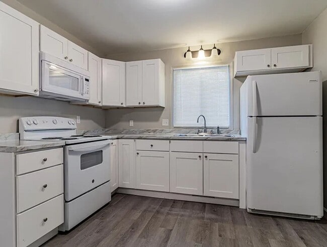 1501 Queens Way in Champaign, IL - Building Photo - Building Photo