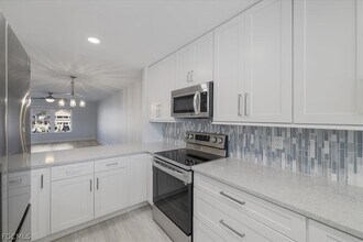 4211 SE 19th Pl in Cape Coral, FL - Building Photo - Building Photo