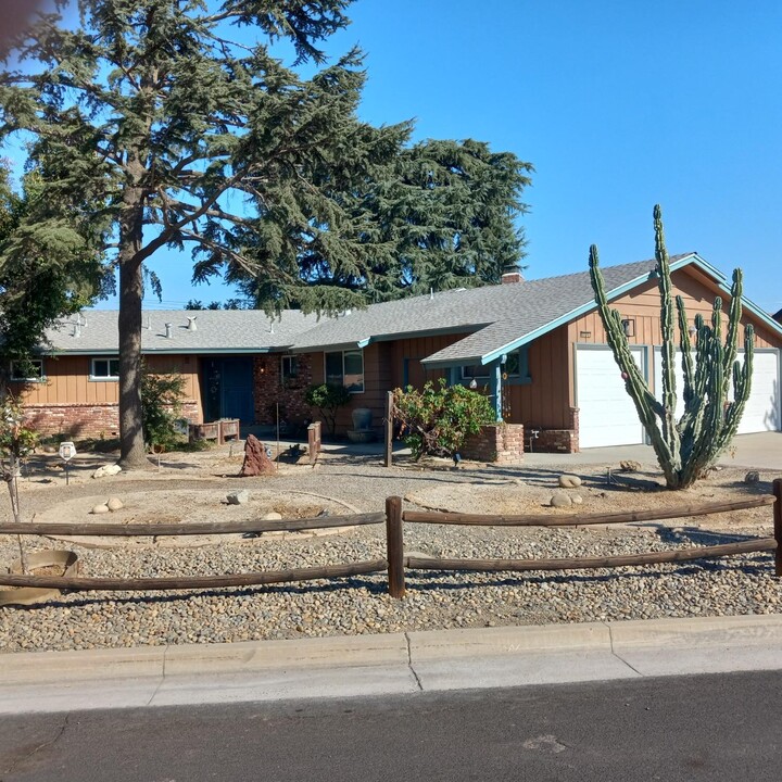 1009 Pierce Dr in Clovis, CA - Building Photo