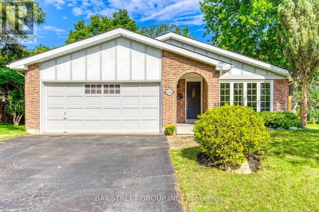 2281 Devon Rd in Oakville, ON - Building Photo - Building Photo