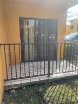 526 NW 114th Ave in Miami, FL - Building Photo