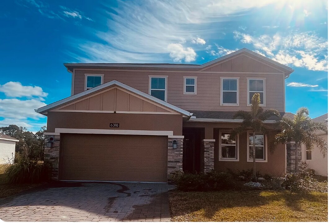 6318 Lakepine St in St. Cloud, FL - Building Photo