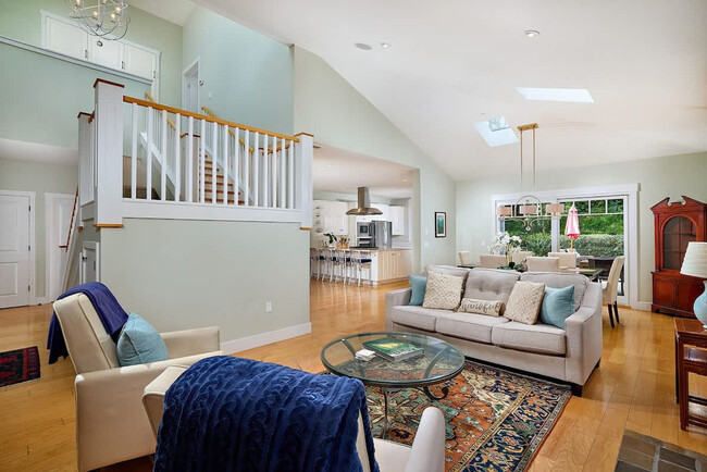 713 Fresca St in Solana Beach, CA - Building Photo - Building Photo