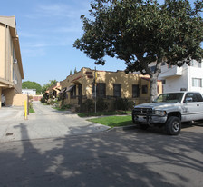 5217-5219 Lexington Ave in Los Angeles, CA - Building Photo