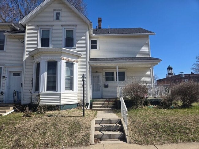 901 E Washington St in South Bend, IN - Building Photo - Building Photo