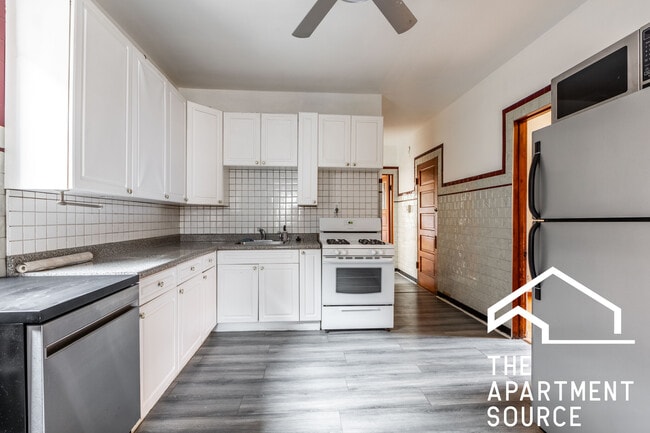 2042 W Armitage Ave, Unit 3 in Chicago, IL - Building Photo - Building Photo