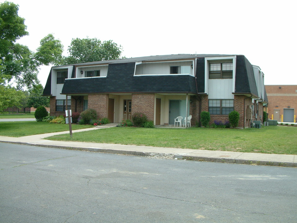 Chateau Apartments in Englewood, OH - Building Photo