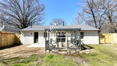 1500 Ivy Rd in Memphis, TN - Building Photo - Building Photo