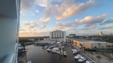 13155 Ixora Ct, Unit Keystone Harbor #911 in North Miami, FL - Foto de edificio - Building Photo