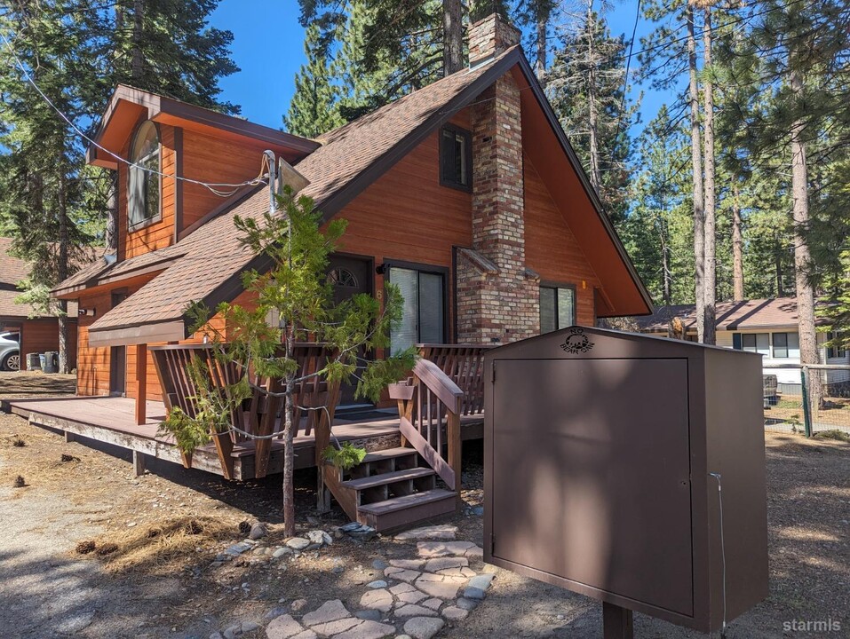 614 Glorene Ave in South Lake Tahoe, CA - Foto de edificio