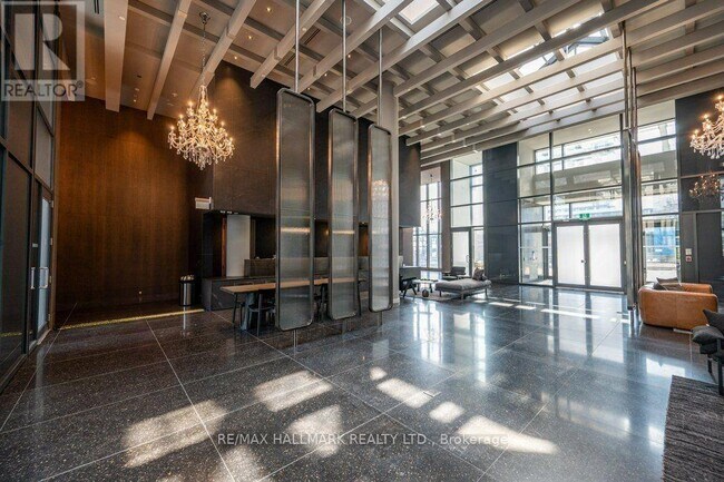 28 Interchange Wy in Vaughan, ON - Building Photo - Building Photo