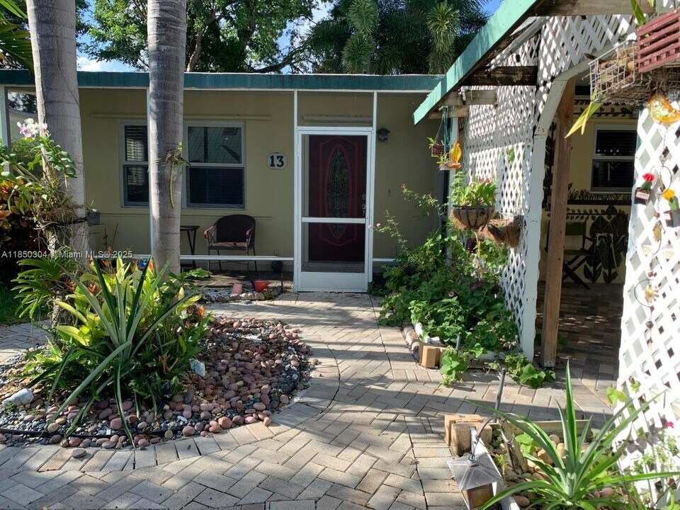 13 Bass Ave in Key Largo, FL - Building Photo