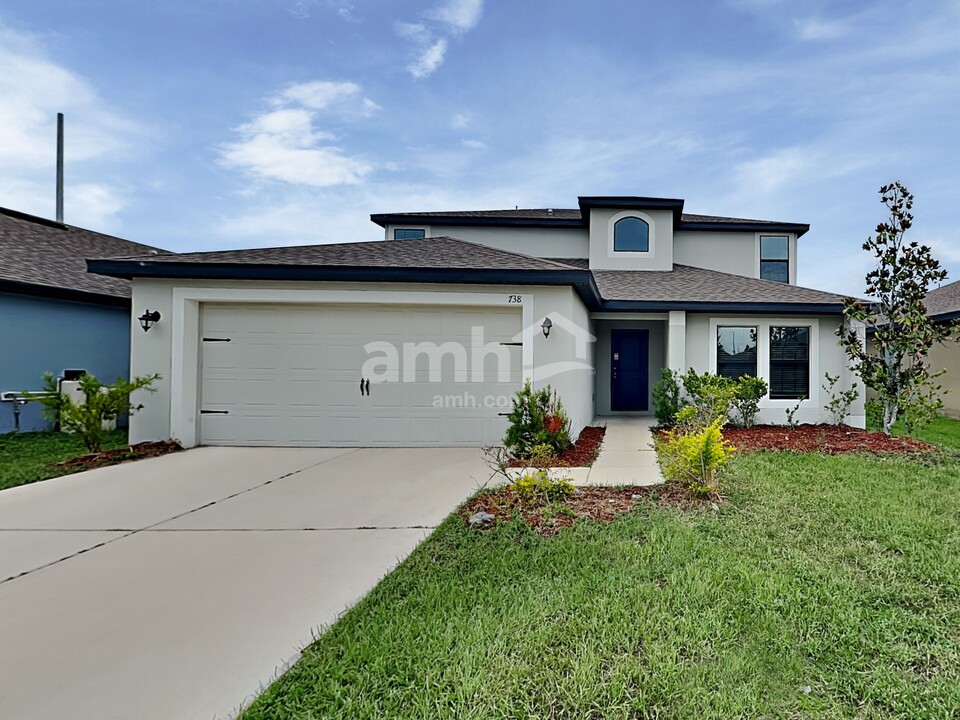 738 Chatham Walk Dr in Ruskin, FL - Building Photo