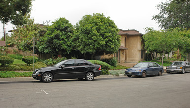 390 Cliff Dr in Pasadena, CA - Building Photo - Building Photo