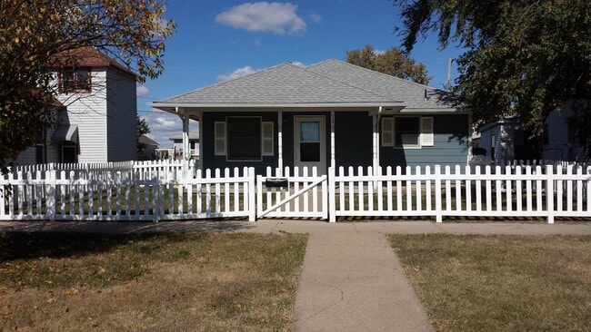 property at 116 E 6th St