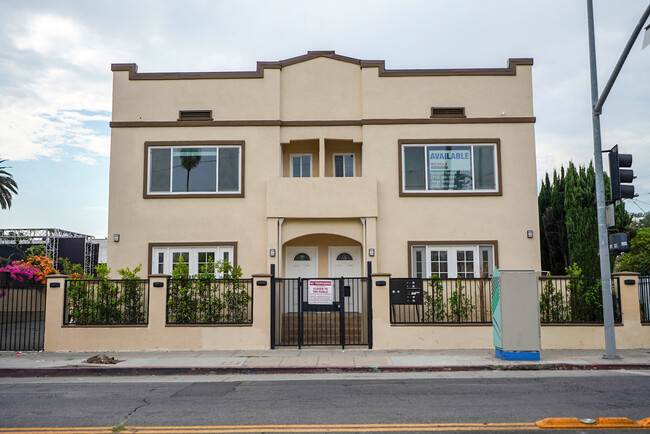 5072 Fountain Ave in Los Angeles, CA - Building Photo - Building Photo