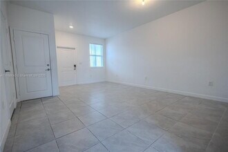 12587 NW 23rd Pl in Miami, FL - Building Photo - Building Photo