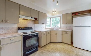 1693 J St in Arcata, CA - Building Photo - Building Photo