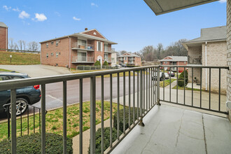 Rolling Green Apartments in Springfield, PA - Building Photo - Building Photo