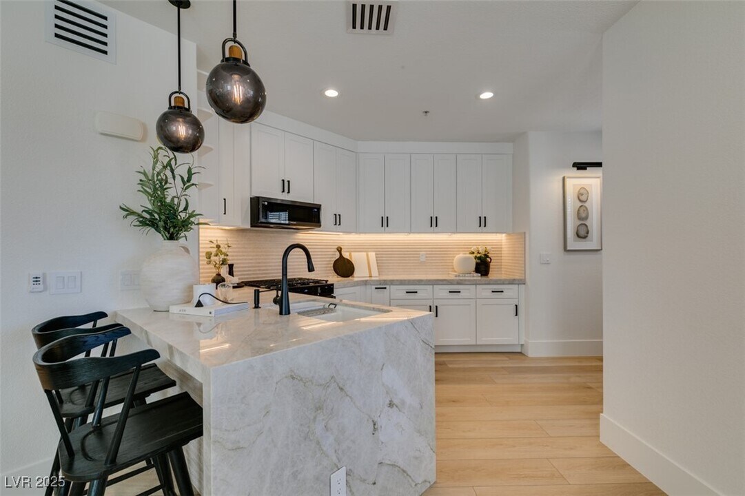 8777 W Maule Ave in Las Vegas, NV - Building Photo