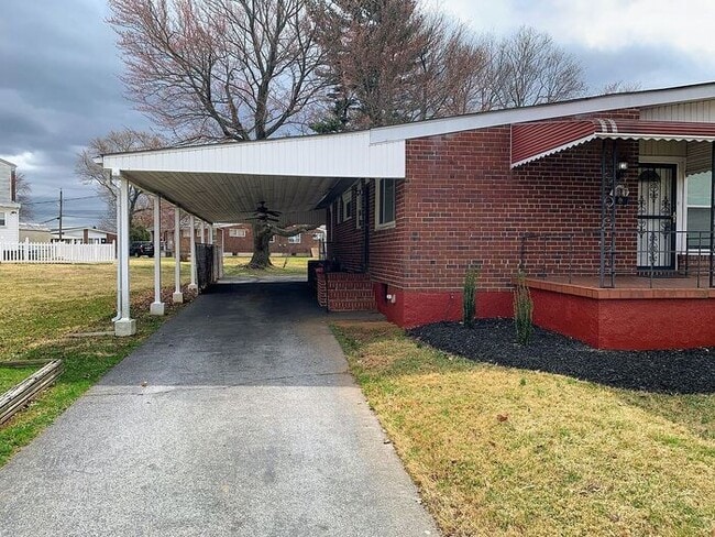 6236 Robin Hill Rd in Baltimore, MD - Building Photo - Building Photo