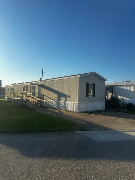 9477 Lansdowne Rd in Baton Rouge, LA - Building Photo