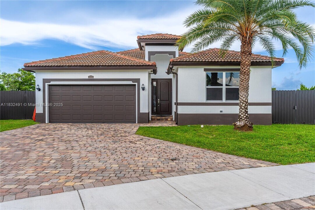 28381 SW 128th Pl in Homestead, FL - Foto de edificio