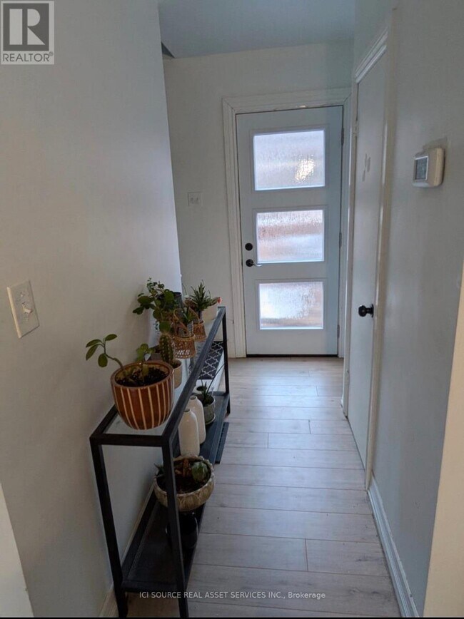 22 McKay Rd in Hamilton, ON - Building Photo - Building Photo