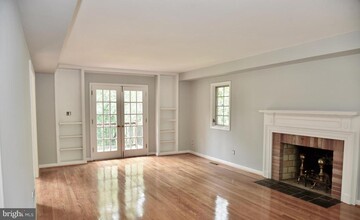 1011 Shipman Ln in McLean, VA - Building Photo - Building Photo