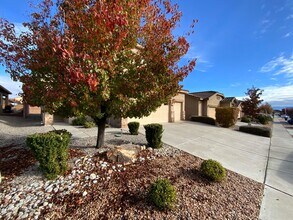 8315 Mock Heather Rd NW in Albuquerque, NM - Building Photo - Building Photo