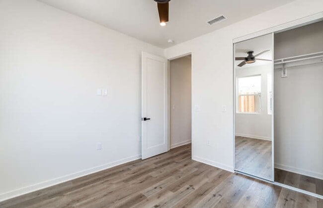 6402 Kenwater Pl in Los Angeles, CA - Building Photo - Building Photo