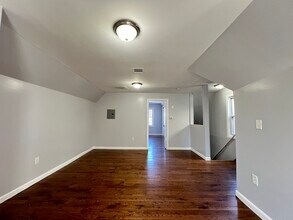 209 4th St, Unit 1 in Newark, NJ - Building Photo - Building Photo