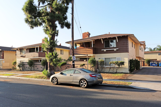 Kim Luxury Apartments in Garden Grove, CA - Foto de edificio - Building Photo