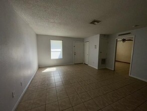 2104 Bonneville Dr in Orlando, FL - Foto de edificio - Building Photo