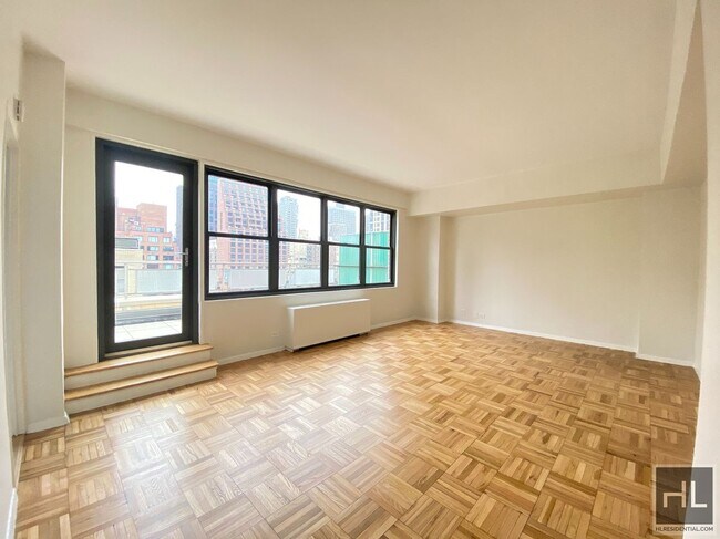 EAST 49 STREET in New York, NY - Building Photo - Building Photo