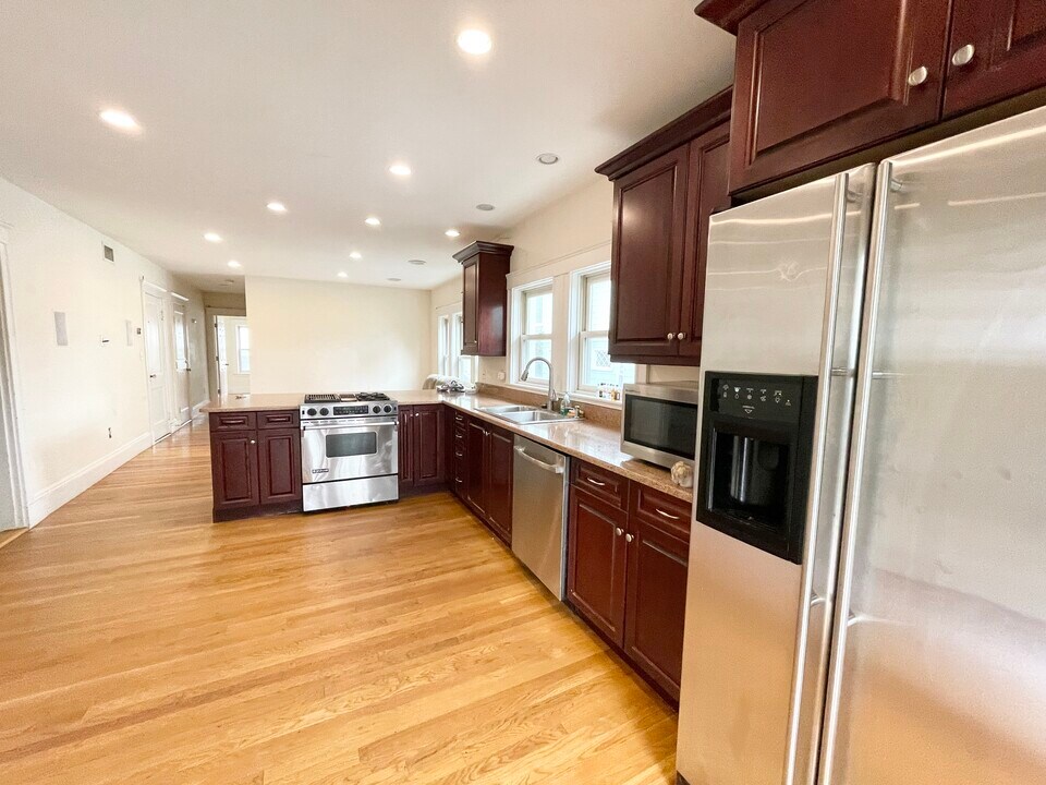15 Sunset St, Unit 3 in Boston, MA - Foto de edificio