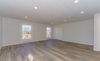 128 Rockefeller Rd in Delmar, NY - Building Photo