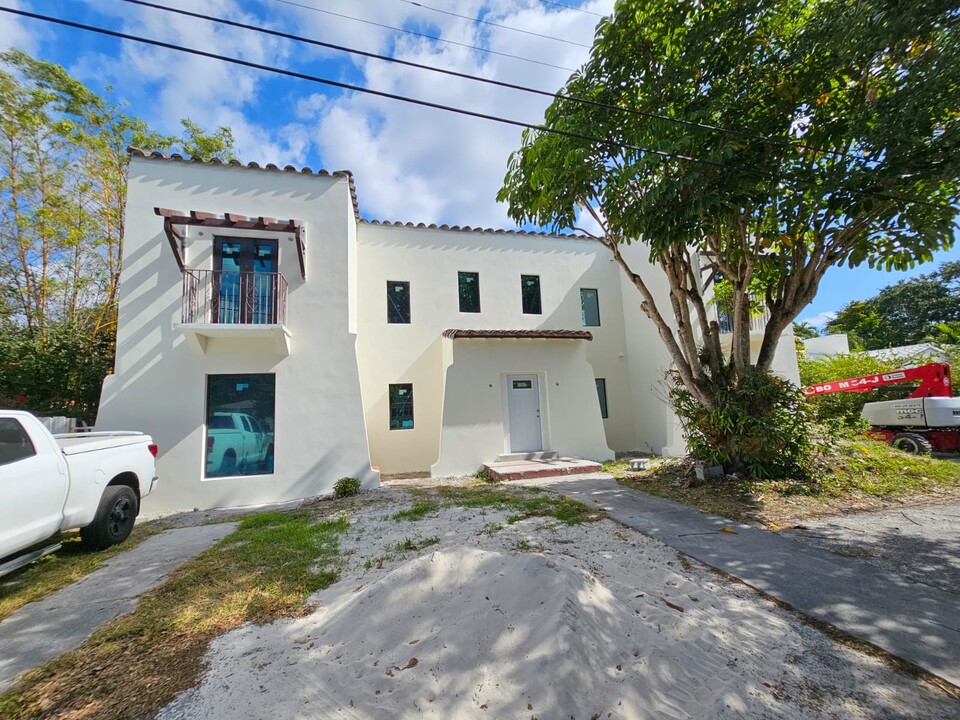 721 NE 114th St in Biscayne Park, FL - Building Photo