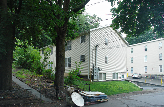 249 River St in Waterbury, CT - Building Photo - Building Photo