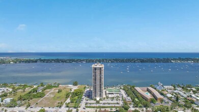 5600 N Flagler Dr in West Palm Beach, FL - Building Photo - Building Photo